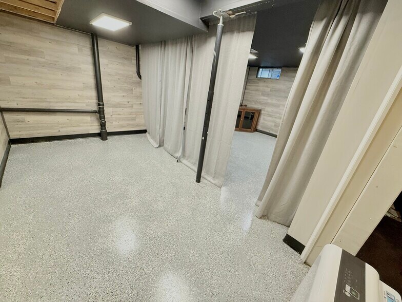 Building Photo - 1936 Canterbury Dr