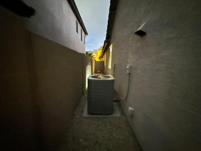 Building Photo - 1812 E Beverly Rd