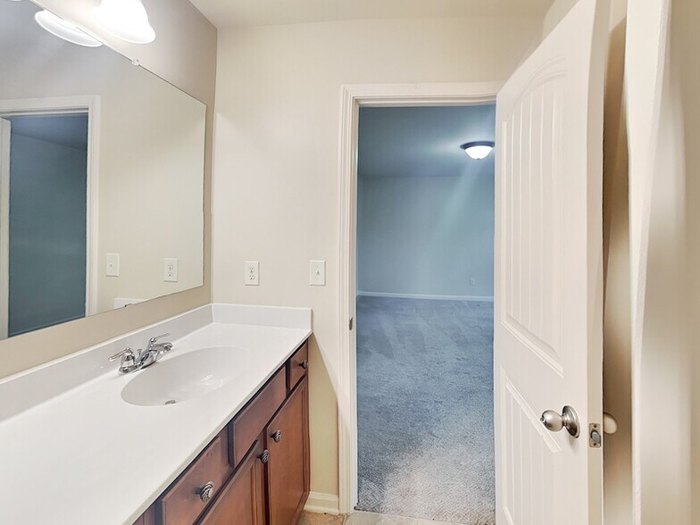 Building Photo - 5301 Cedar Mill Dr