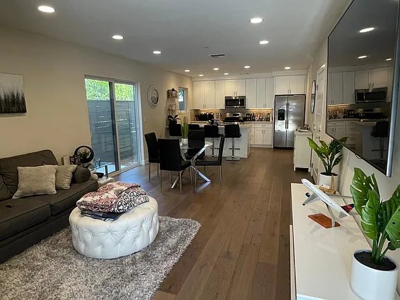 Building Photo - 3098 Rockview Pl