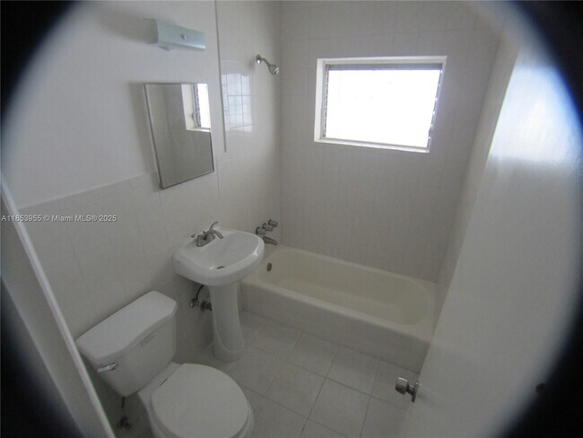 Building Photo - 1514 SW 22nd Ave