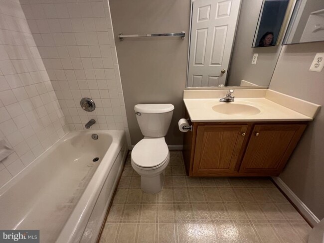Building Photo - 18023 Calabar Dr