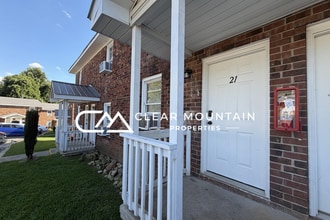 Building Photo - Renovated 2BR Apartment Near Downtown Greer