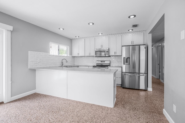 Building Photo - 302 Loruna Dr