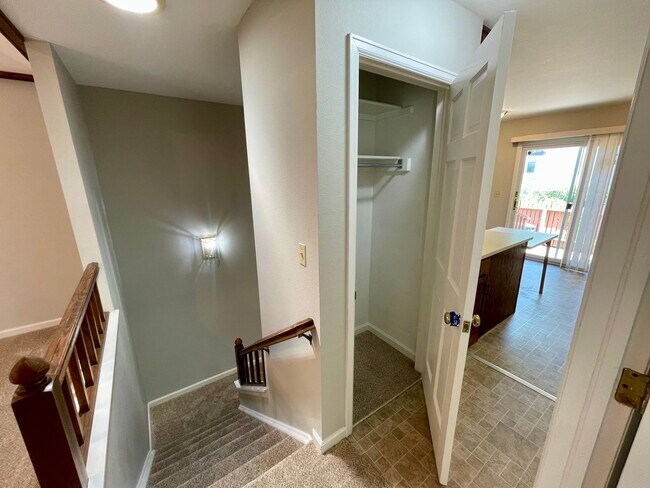 Building Photo - Beautifully Updated 3-Bed, 3-Bath Townhome...