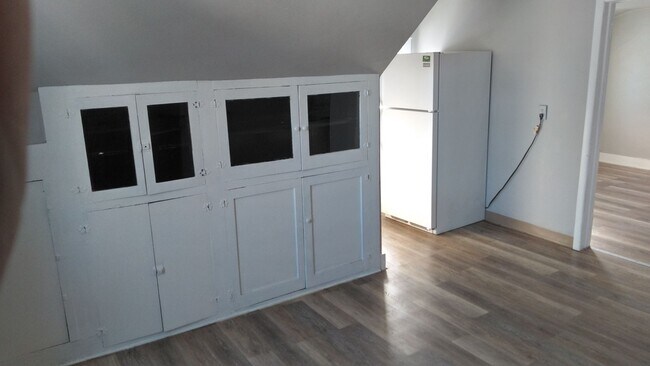 Building Photo - 1204 Shawano Ave