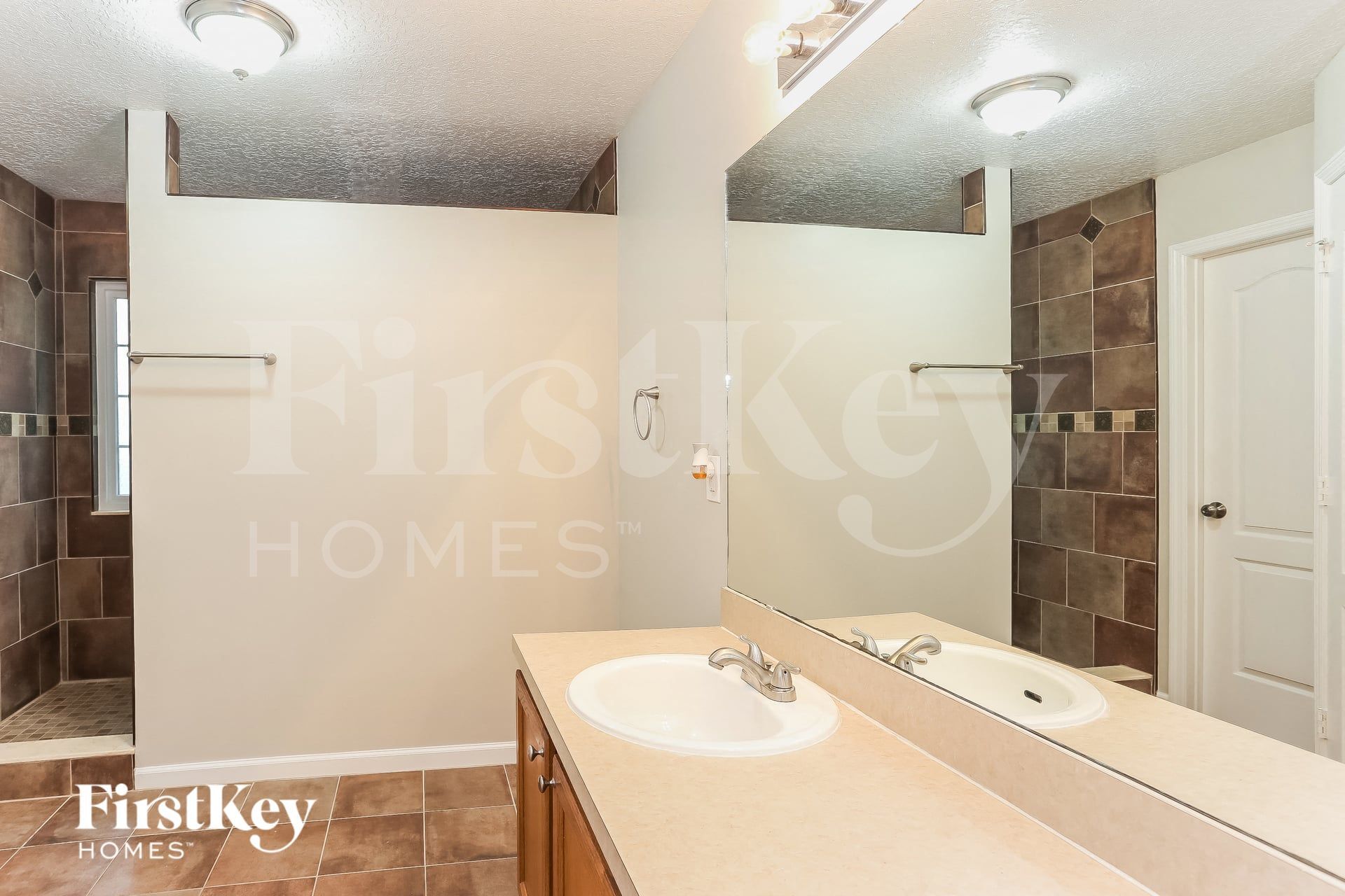 Building Photo - 2444 Bentwater Dr W
