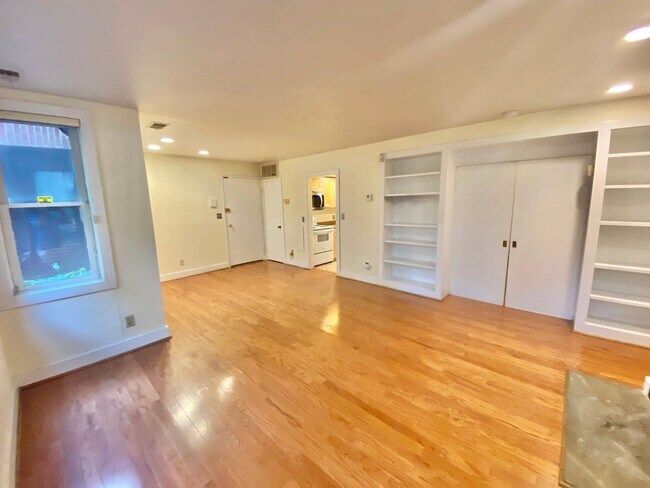 Building Photo - SAVE OVER $200!* Dupont Circle 1 Bedroom Charmer with Patio, Fireplace, Central Air, Washer/Dryer!