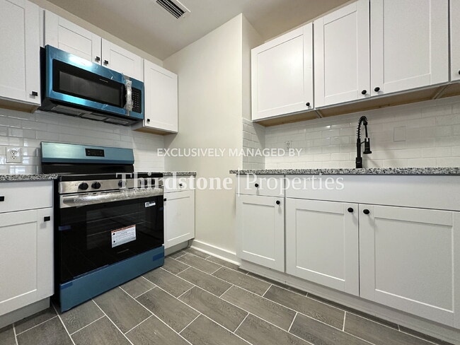 Building Photo - 1178 Murray Dr