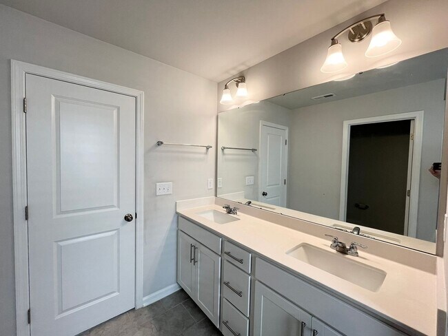 Building Photo - 812 Cainhoy Ct