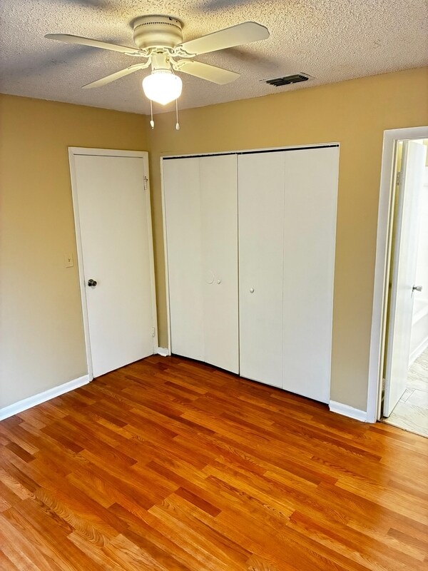 Building Photo - 10706 Meadowlea Dr