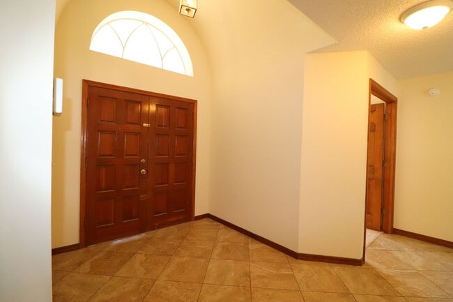 Building Photo - 3/2/2 Split plan with over 2100 square feet