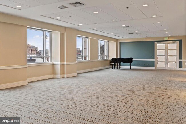 Building Photo - 100 Harborview Dr