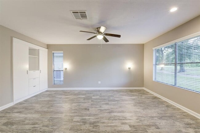 Building Photo - 3491 Balboa Cir