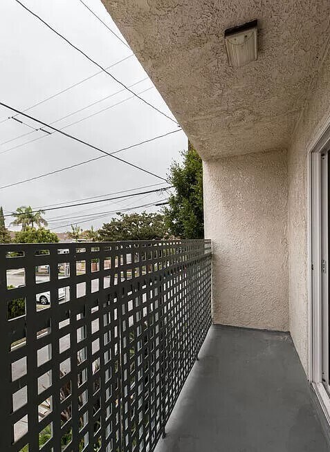 Balcony - 601 S Grevillea Ave