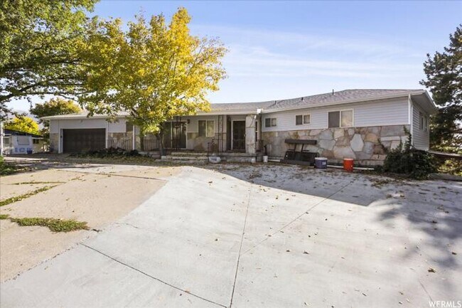 Building Photo - 5 bedroom in Pleasant View UT 84414