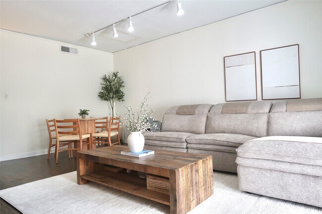 Building Photo - 14715 Barryknoll Ln