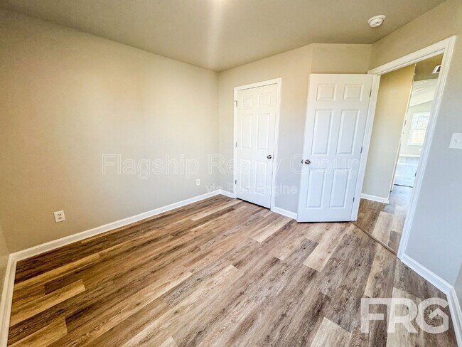 Building Photo - 102 Michael Thomas Pl