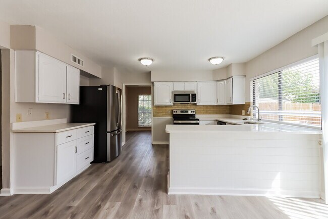 Building Photo - 15411 Empanada Dr