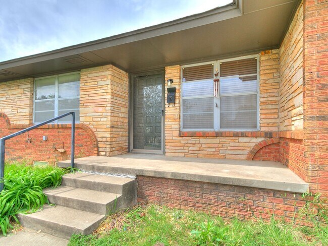 Building Photo - 721 E Bouse Dr