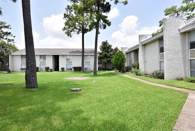 Building Photo - 1950 Spenwick Dr
