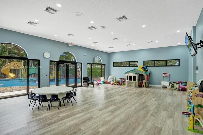 Building Photo - 21461 Sawmill Ct