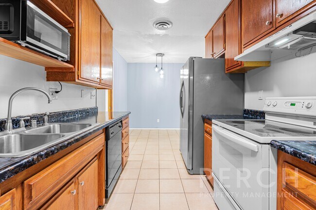 Building Photo - 41344 Mayberry Ave