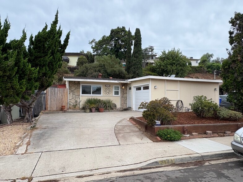 Primary Photo - 2144 Boundary St