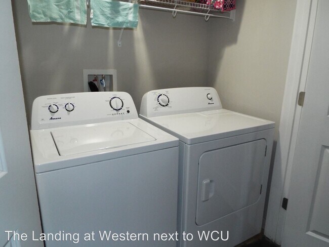 Building Photo - 5 br, 5.5 bath Room For Rent - 1 Landing Lane