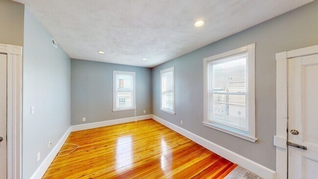 Building Photo - 65 Story St