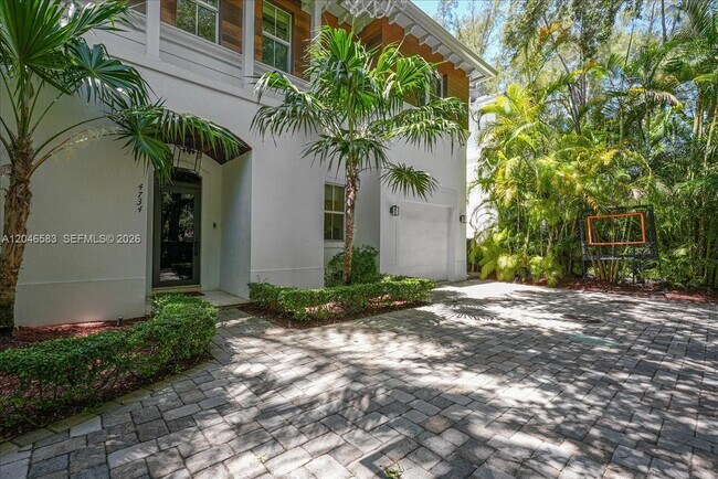 Building Photo - 4734 Sunset Dr