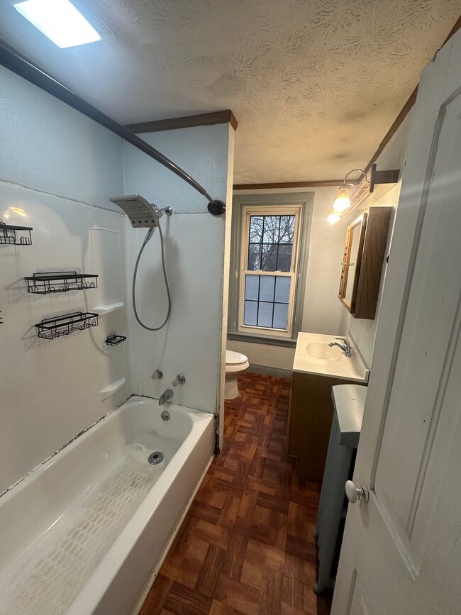 Building Photo - 218 S 6th St