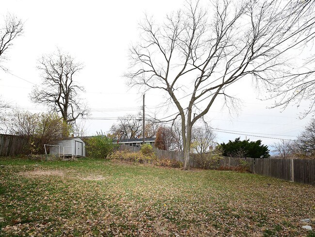 Building Photo - 2108 S 46th St