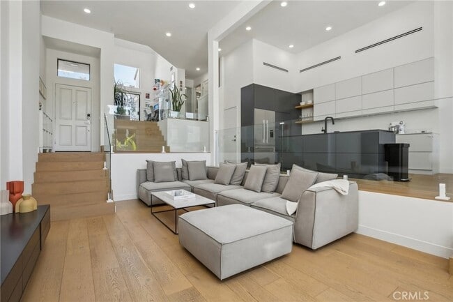 Building Photo - 15 Waterway