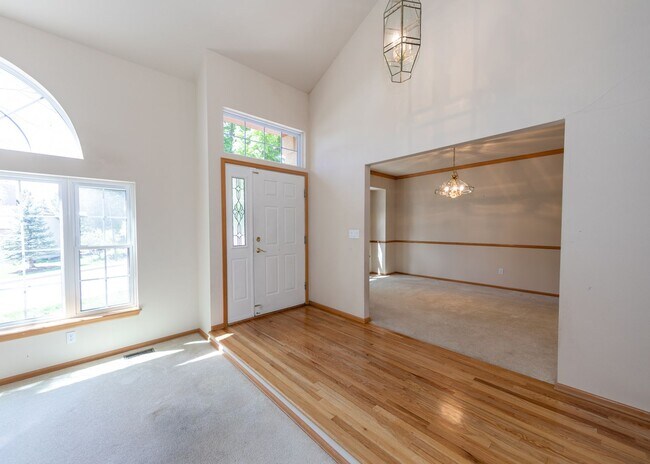 Building Photo - *COMING SOON* 5 Bedroom Broadmoor Beauty A...