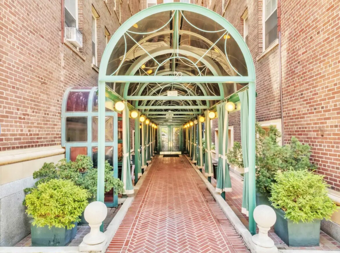 Building Photo - 29 S State St