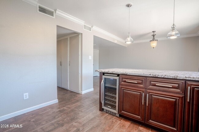 Building Photo - 8321 E Vista Dr