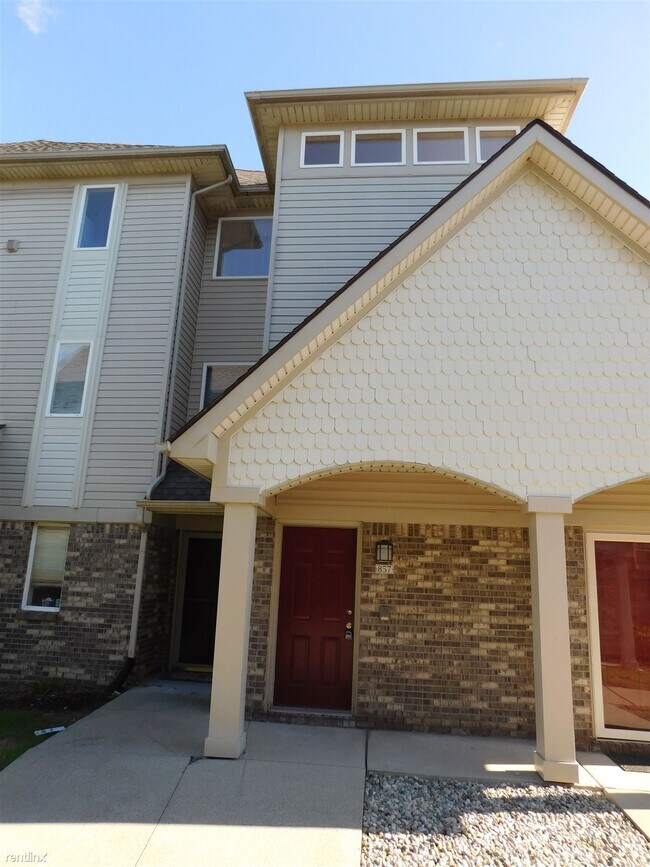 Primary Photo - 3 br, 2 bath Condo - 857 Brandon Ave 857B