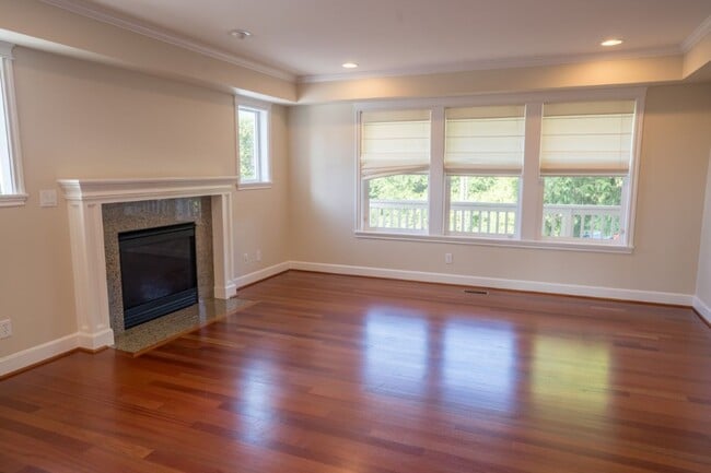 Building Photo - 4Bd/3.5Ba Seattle House