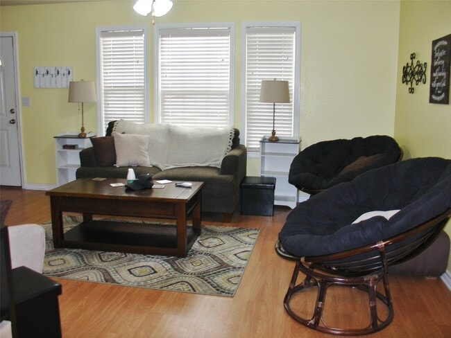 Building Photo - 106 Vista Way