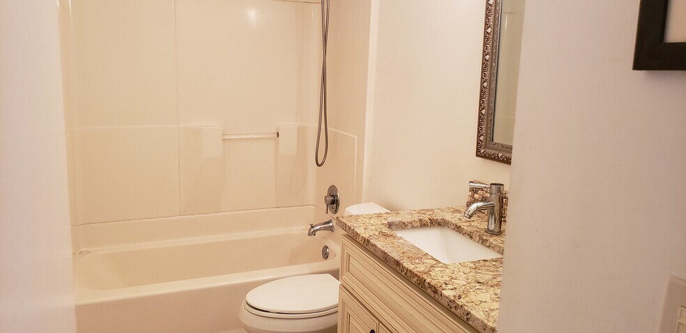 Building Photo - 4916 Hawaii Blvd