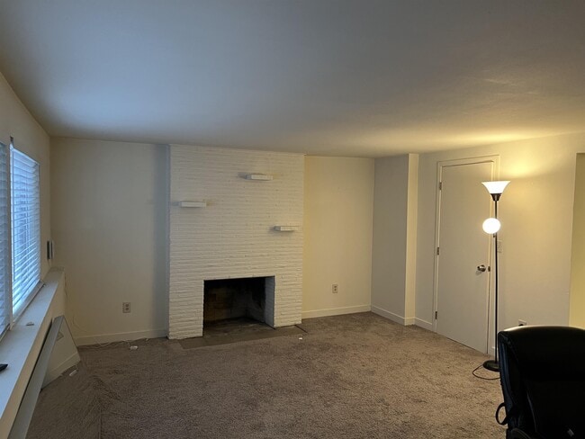 Building Photo - 3400 23rd Ave W