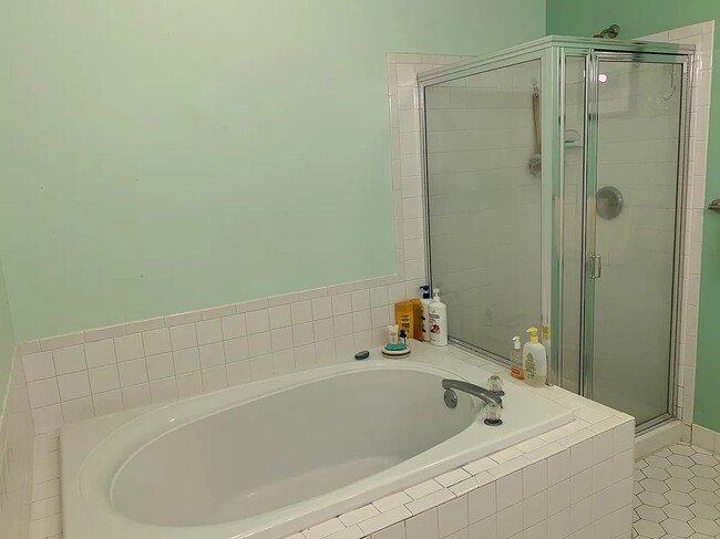 Building Photo - 304 Harvest Ln