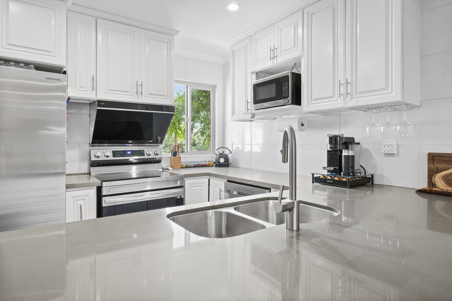 Sleek and Updated: Stainless Steel Appliances in Your Modern Kitchen. - 4110 Mount Alifan Pl