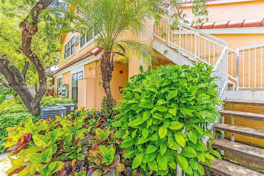 Building Photo - 10441 SW 156th Ct