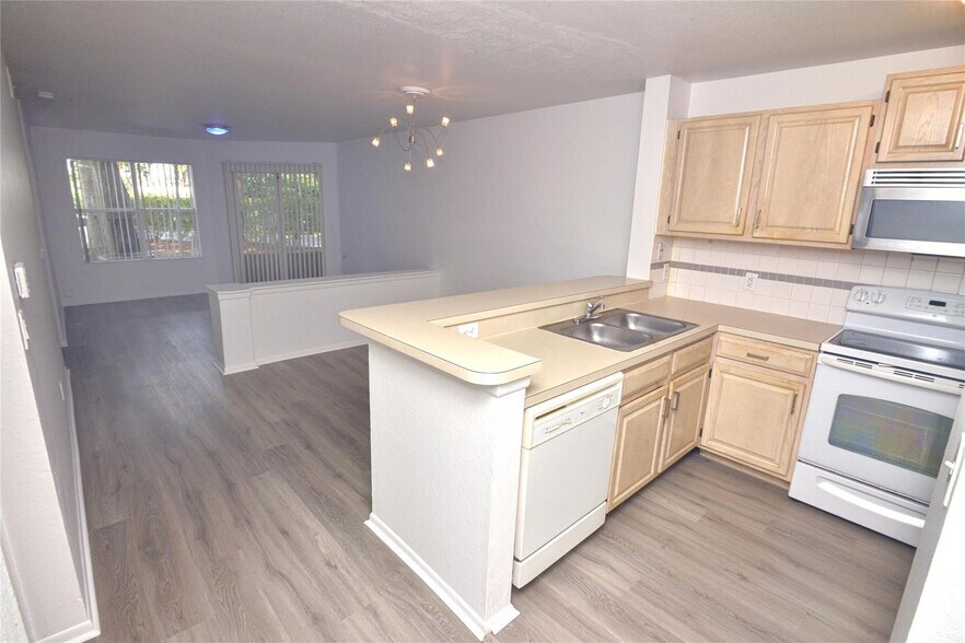 Building Photo - 1705 Palm Cove Blvd