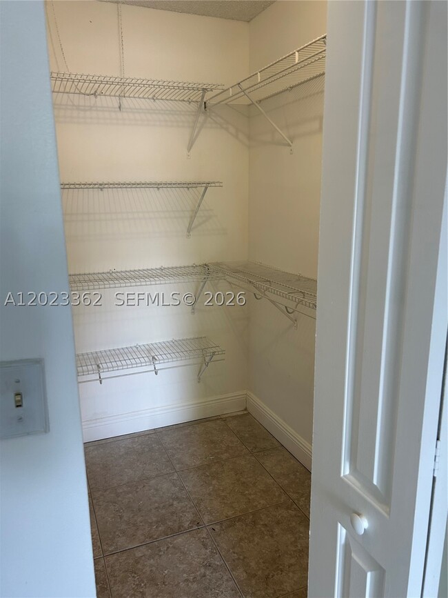 Building Photo - 578 Woodgate Cir