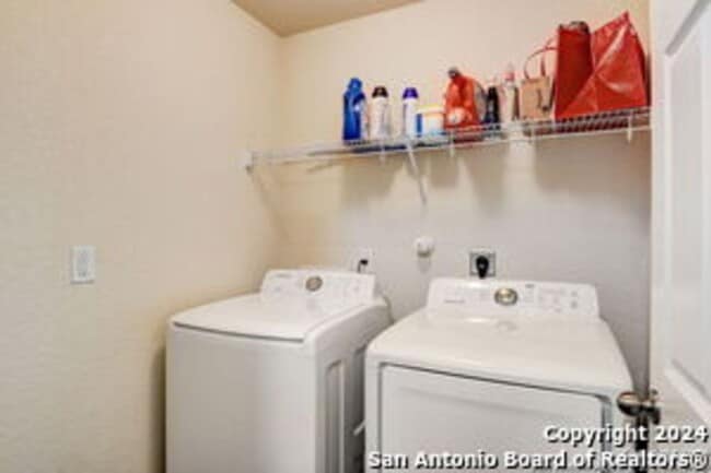 Building Photo - Super Nice Spacious Home with over 2600 sq ft in Parc at Escondido
