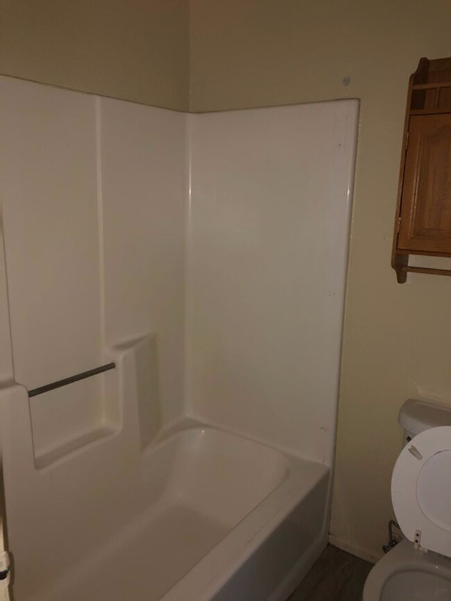 Building Photo - Modesto, 3 bedroom 2 bathroom with a 2 car...