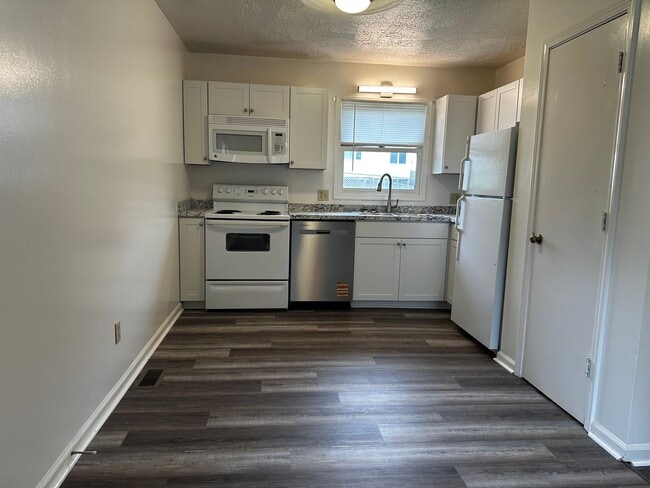 Building Photo - Newly Remodeled Duplex in Blacksburg